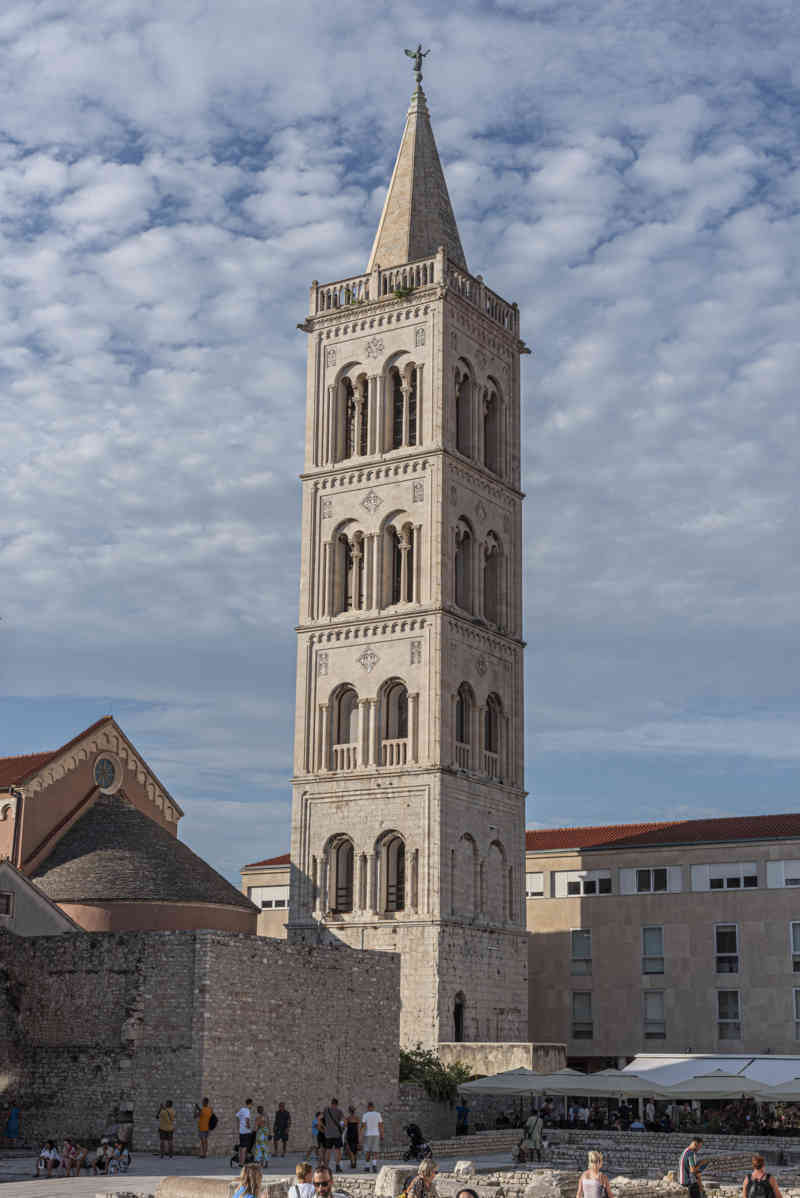 Croacia - Zadar 07 - catedral de Santa Anastasia - campanario.jpg